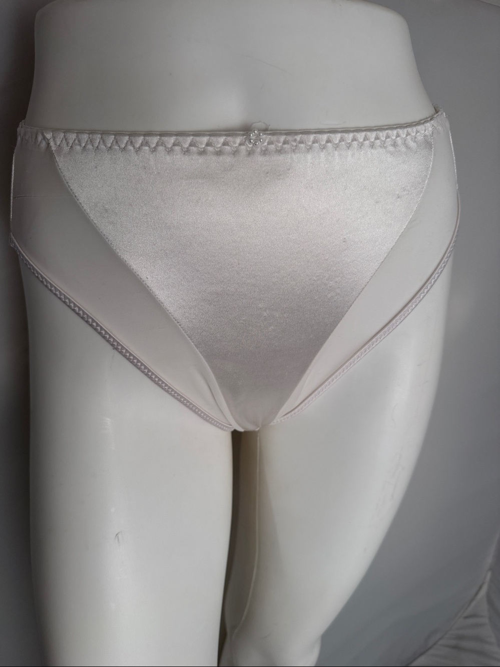 Maidenform Sheer Secrets white satin and mesh hi-cut panty L